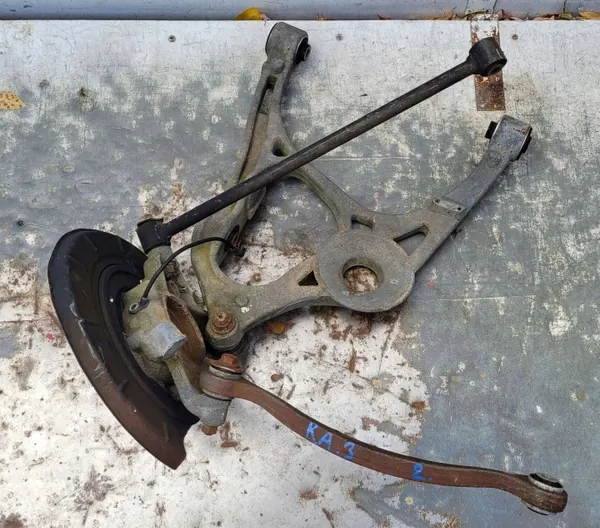 Mercedes Taka pyörännavan OEM 0000623631 - Käytetty image 3