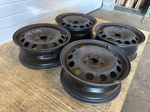 Vorderer rechter Stoßdämpferhalter VW OEM 1K0601027A image 3