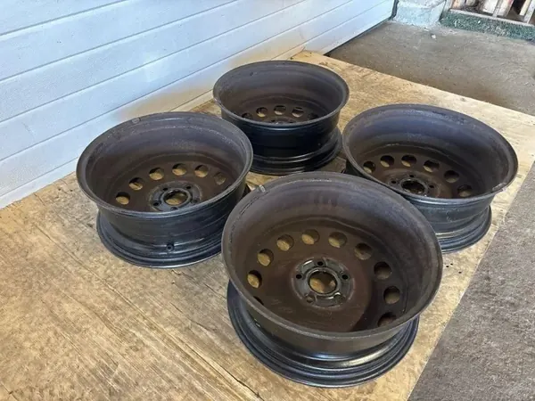 Vorderer rechter Stoßdämpferhalter VW OEM 1K0601027A image 5