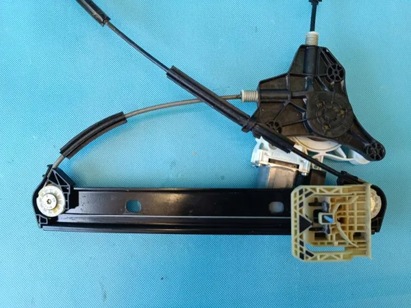 Audi Q8 e-tron vasen takaikkunanostin OEM 4KE839461 image 5