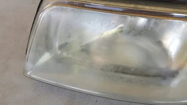 Farol dianteiro esquerdo VW T5 2003-2009 image 2