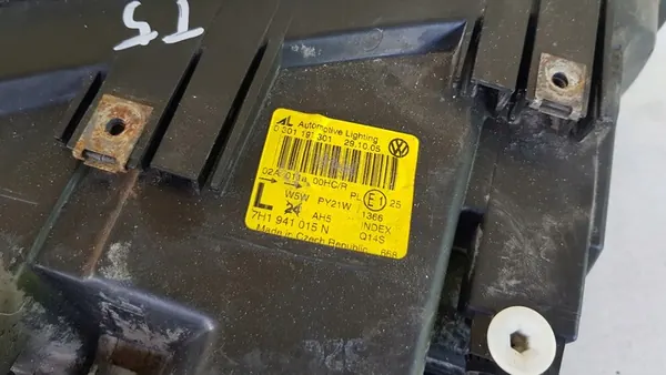 Farol dianteiro esquerdo VW T5 2003-2009 image 4