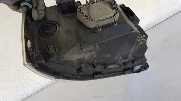 Farol dianteiro esquerdo VW T5 2003-2009 image 6