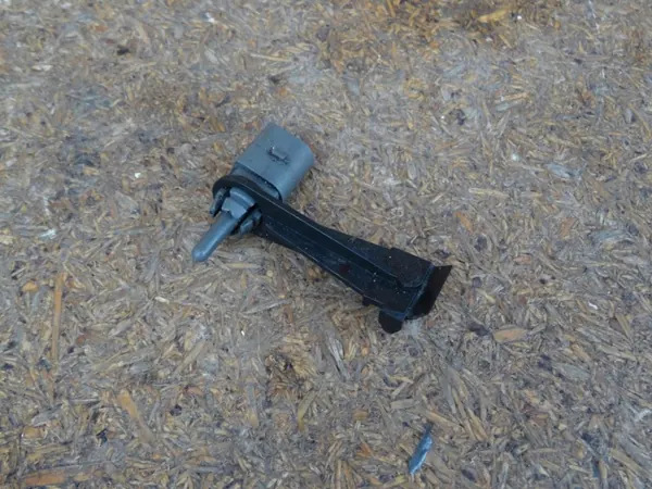 Soporte sensor temperatura exterior OEM 8Z0820535A image 2