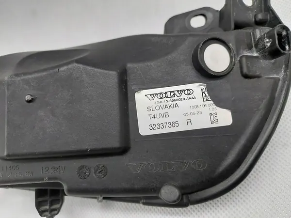 Volvo XC60 II XC90 II Farol de Neblina Direito 32337365 image 8
