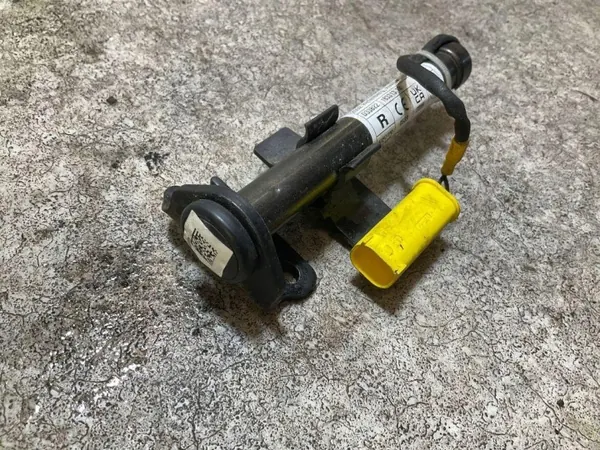 BMW Motorkapscharnierpatroon OEM 18331310 - Gebruikt image 3