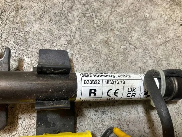 BMW Motorkapscharnierpatroon OEM 18331310 - Gebruikt image 4