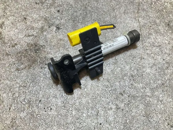 BMW Motorkapscharnierpatroon OEM 18331310 - Gebruikt image 5