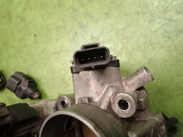 KIA Sorento Spjällhus OEM E9T15373C image 10