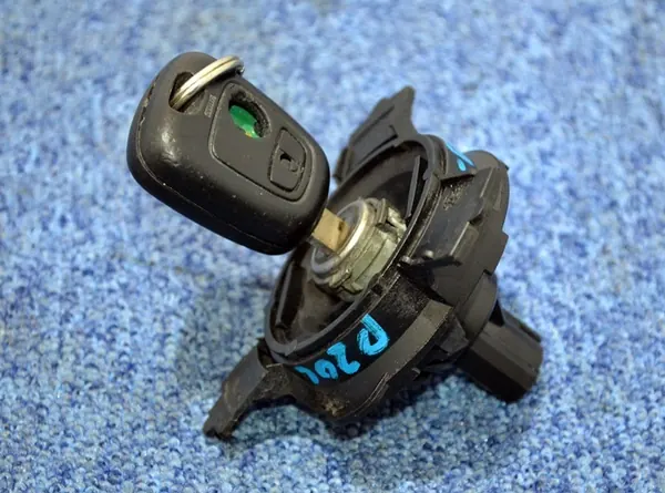 Bouchon de réservoir OEM 410 avec clé Peugeot 206 image 3