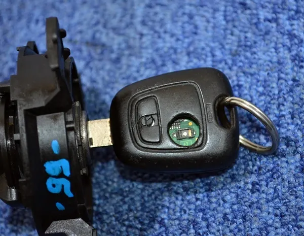 Bouchon de réservoir OEM 410 avec clé Peugeot 206 image 5