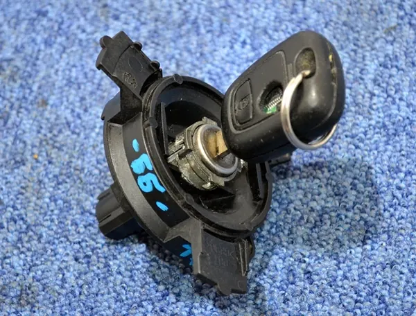 Bouchon de réservoir OEM 410 avec clé Peugeot 206 image 6