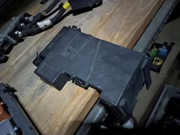 Klema pirotechniczna Peugeot 308 image 2