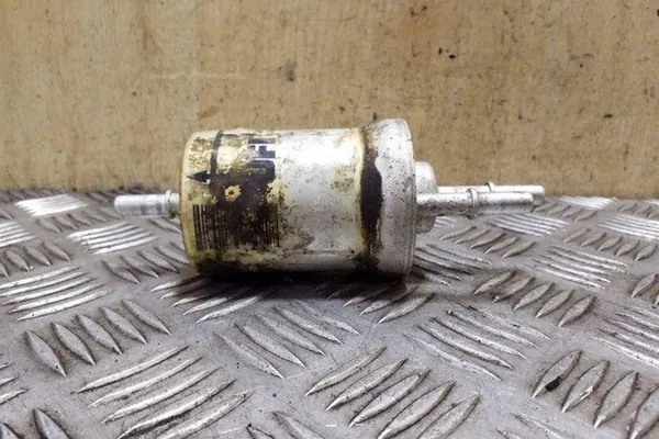 Polttoainesuodattimen kotelo SKODA YETI 1.8L 2011 OEM 3184000 image 3