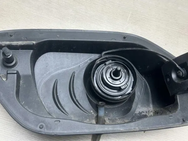 Bränsletankslock OEM 5H0809857D för VW Golf VIII image 7