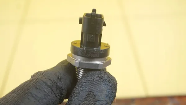 Sensor pressão combustível OEM 0281002982 Opel image 3