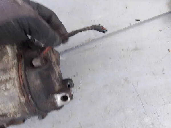 Compressore aria condizionata Audi OE 4E0260805Q image 4