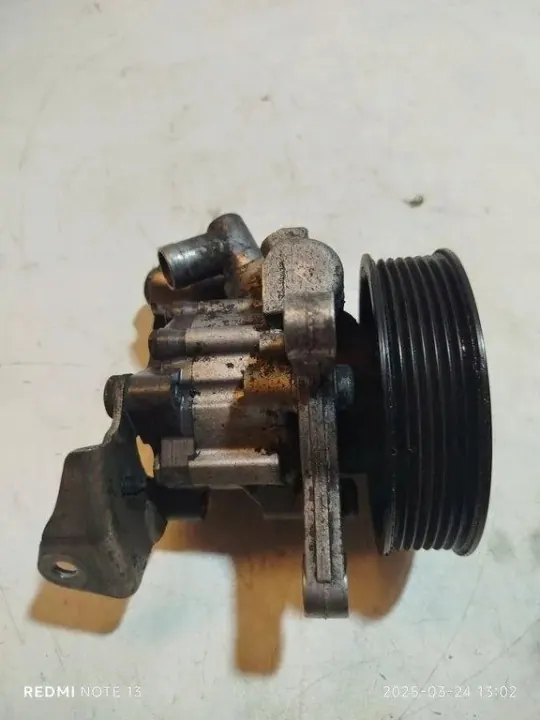 Pompe de direction assistée OEM A0044664201 Mercedes image 3