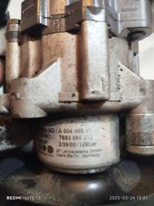 Pompe de direction assistée OEM A0044664201 Mercedes image 6