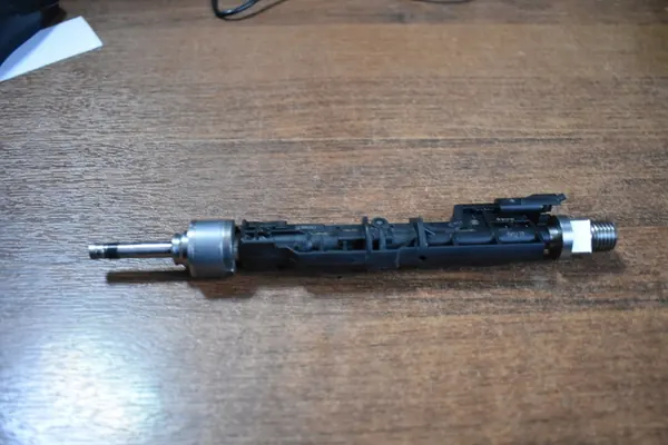 Inyector de combustible N63B44B BMW G05 G06 G07 G11 G30 image 3