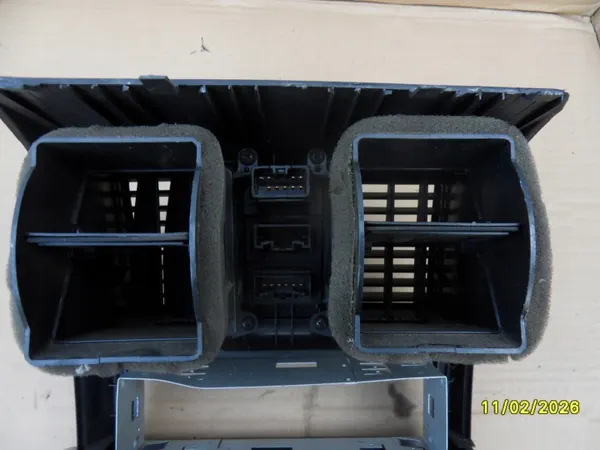 Grelha de ventilação central Hyundai Getz OEM image 10