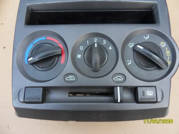 Grelha de ventilação central Hyundai Getz OEM image 7