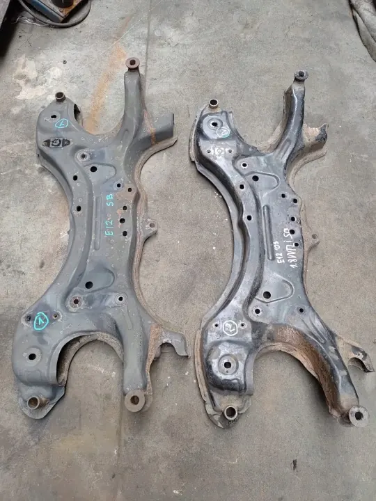 Viga suspensión delantera OEM Belka Corolla E12 - Usado image 4