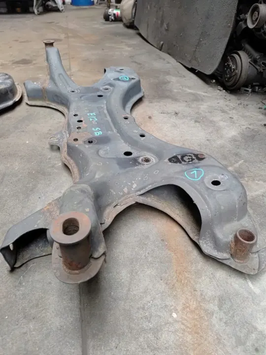 Viga suspensión delantera OEM Belka Corolla E12 - Usado image 5
