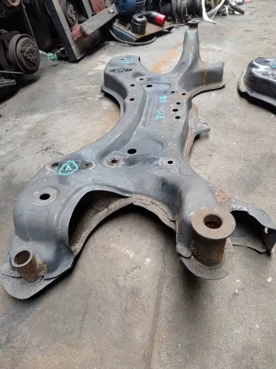 Viga suspensión delantera OEM Belka Corolla E12 - Usado image 6