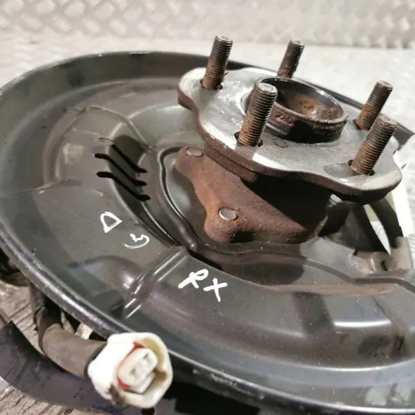 Lexus RX 450H 2020 Taka pyörännavetta OEM UTO33644 image 3