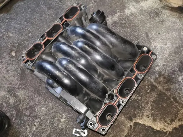 Colector de admisión VW OEM 078133151EE Passat B5 2.8L image 3