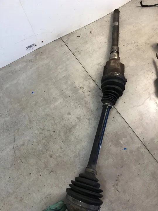 VW PASSAT B8 2.0 TDI CUAA RCG Höger Framdrevaxel image 2