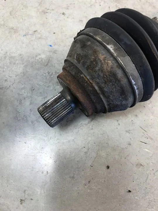 VW PASSAT B8 2.0 TDI CUAA RCG Höger Framdrevaxel image 3