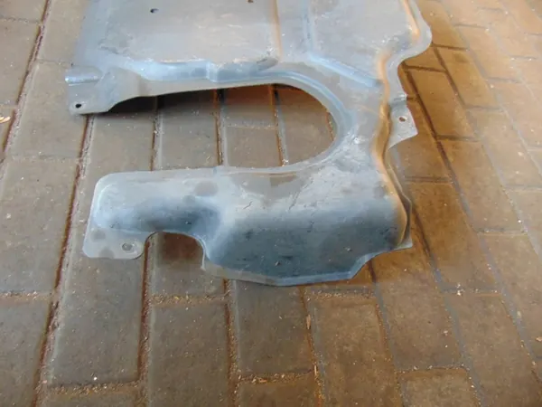 Underskydd Motor Mercedes W211 W219 CLS 5.5 AMG image 4