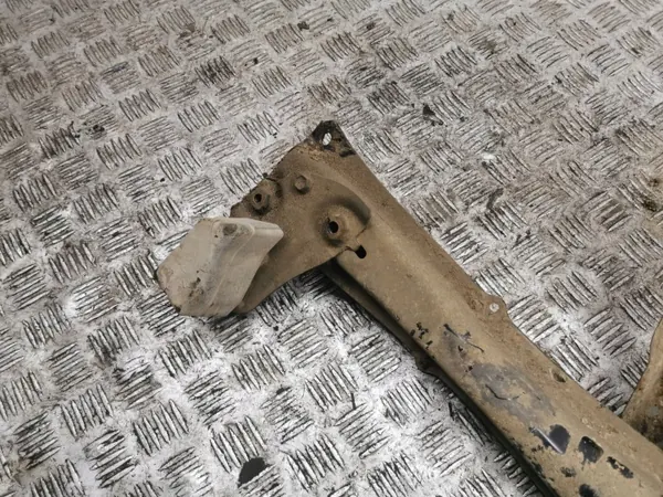 Toyota OE AMD180313 Voorste Hulpframe Gebruikt image 4