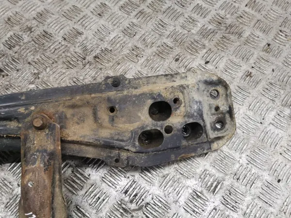 Toyota OE AMD180313 Voorste Hulpframe Gebruikt image 6