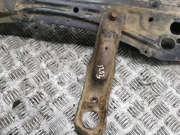 Toyota OE AMD180313 Voorste Hulpframe Gebruikt image 7