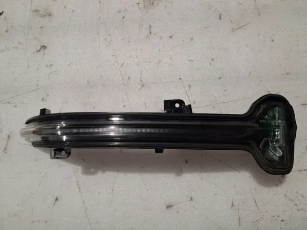Intermitente de espejo derecho BMW 7498160 - Usado image 2