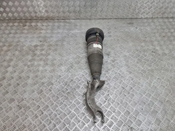 Audi Q7 Q8 Etu Ilmaisäle OEM 4M0616039AE image 2