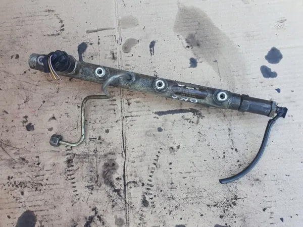 OEM 7700114017 Rail Haute Pression pour Volvo V40 1.9 DCI image 2