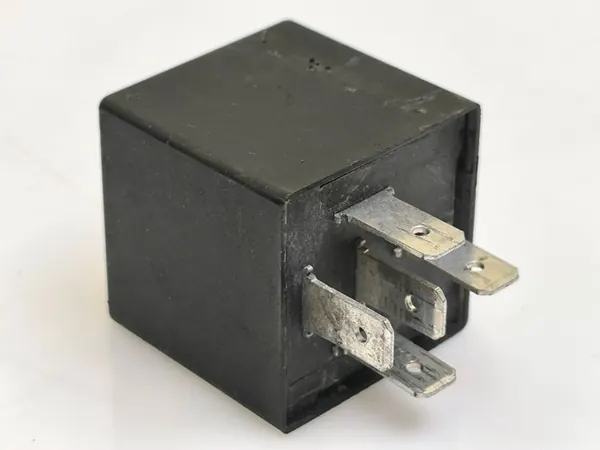 Audi A6 S6 C5 2003 Rela 1H0959142 image 2