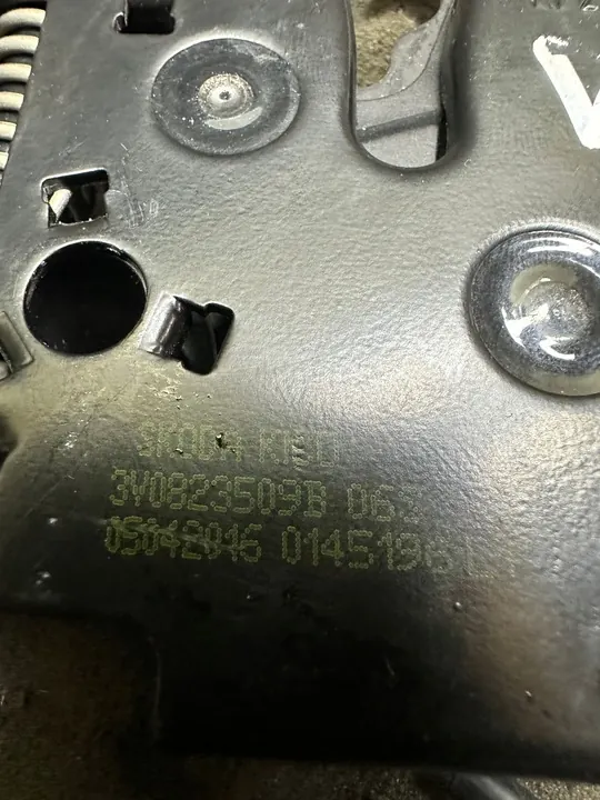 3V0823509B Motorhuv Lås Skoda Superb III image 3