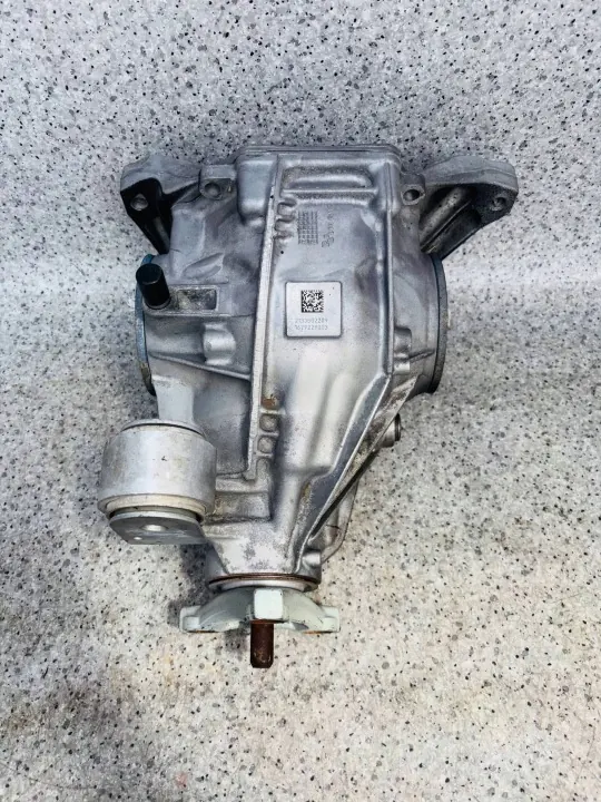 Mercedes E W213 Differential 2133502209 image 2
