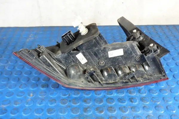 Lámpara trasera derecha Volkswagen Passat B8 Sedan OEM 3G5945096H image 4