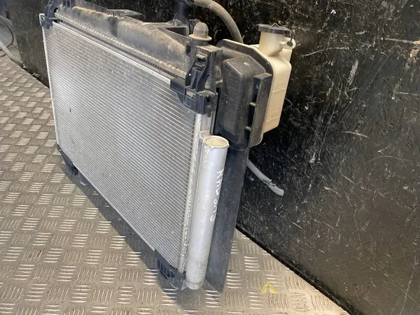 Toyota VERSO S 2013 Intercooler Fläkt image 3