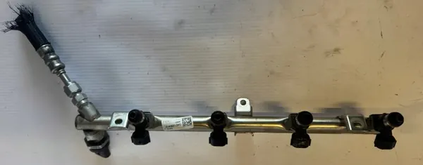 OEM 04E129041F Rail de inyección para VW Golf VII 1.4 TSI image 2