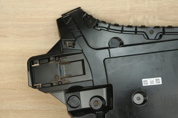 Scivolo di montaggio paraurti posteriore destro BMW G30 LCI OEM 8098690 image 2