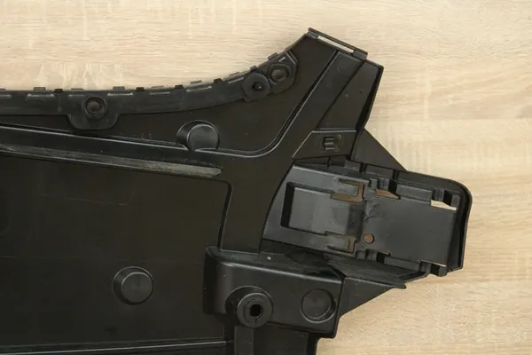 Scivolo di montaggio paraurti posteriore destro BMW G30 LCI OEM 8098690 image 7