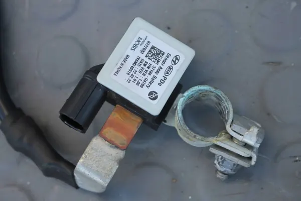 Module Borne Négative Hyundai OEM 37180G4700I30 image 3