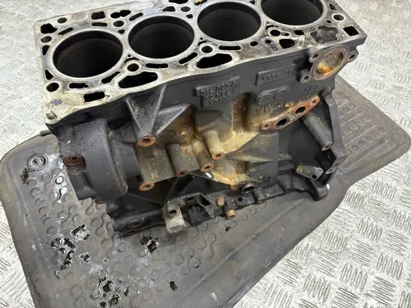 Bloc moteur Volkswagen OE 04L023A d'occasion - Diesel image 5